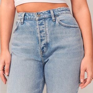 Abercrombie Curve Love Dad Jean in Light Wash